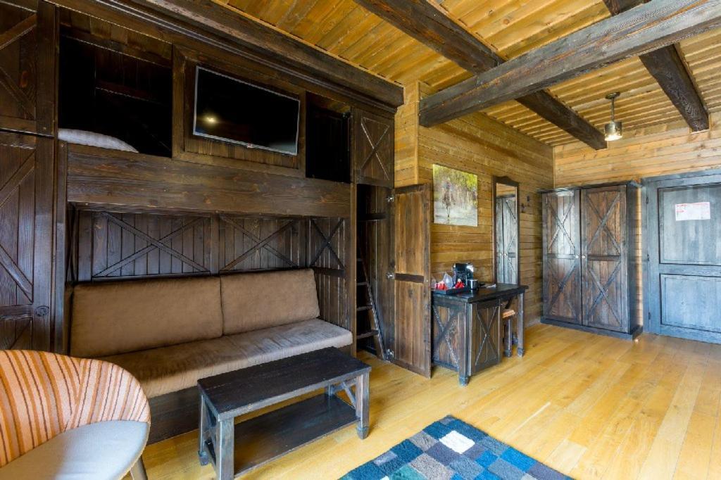 Hotel Maggie'S Ranch Rîşnov Exterior foto